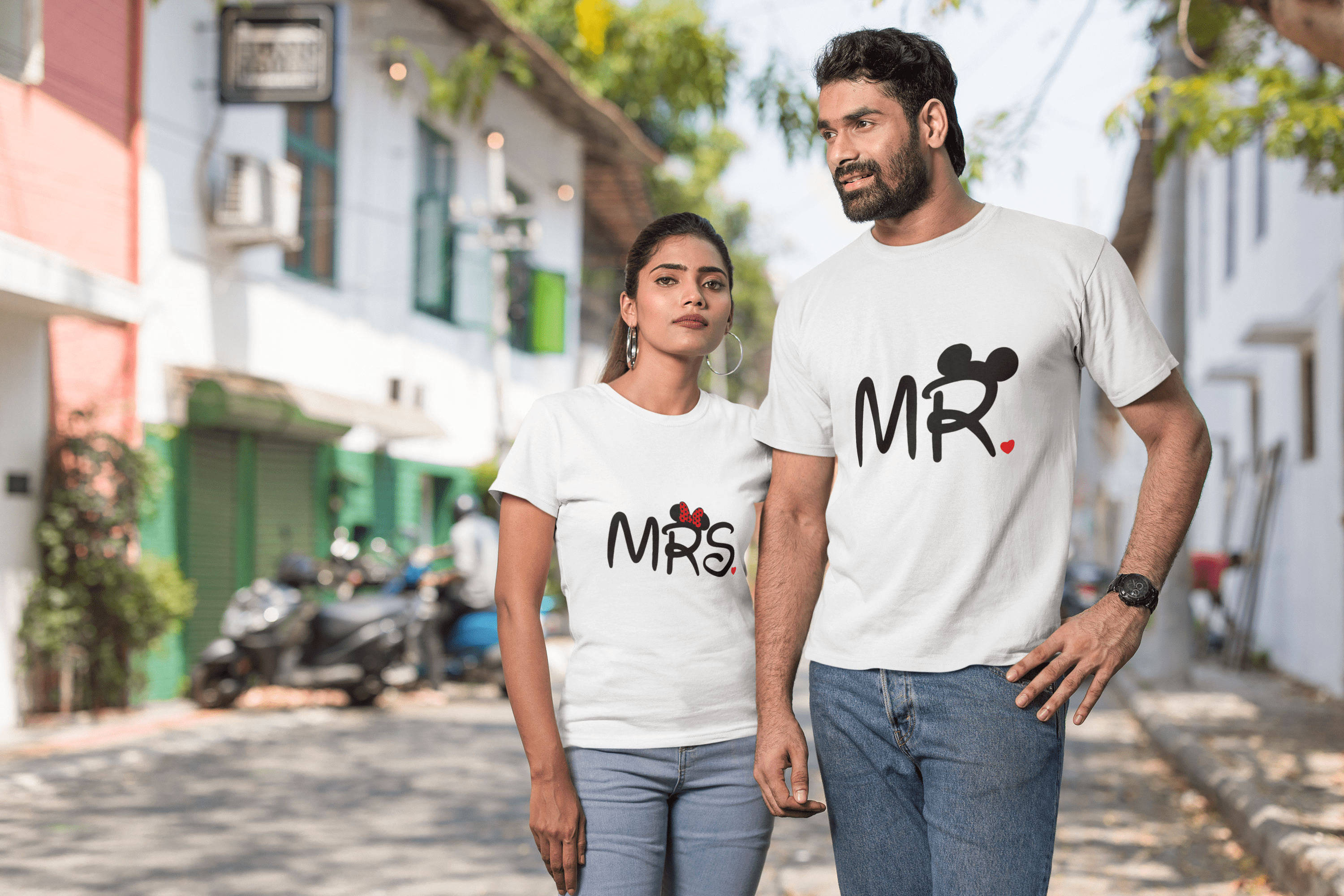 gildan-t-shirt-mockup-of-a-cool-couple-posing-with-stylish-looks-m33096-min