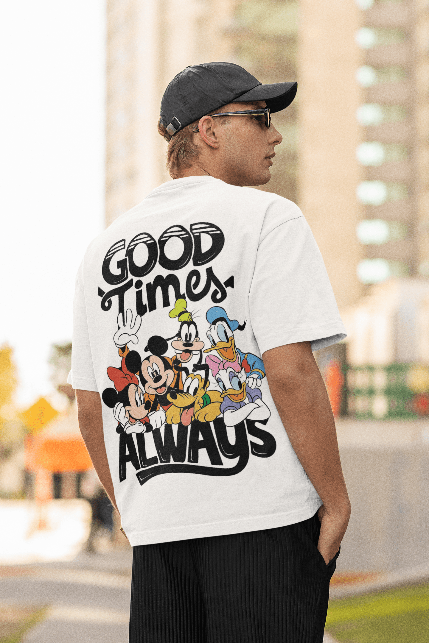 back-view-mockup-of-a-man-wearing-an-oversized-t-shirt-and-sunglasses-m25264 (3) (1)-min Oversized T-shirt Online